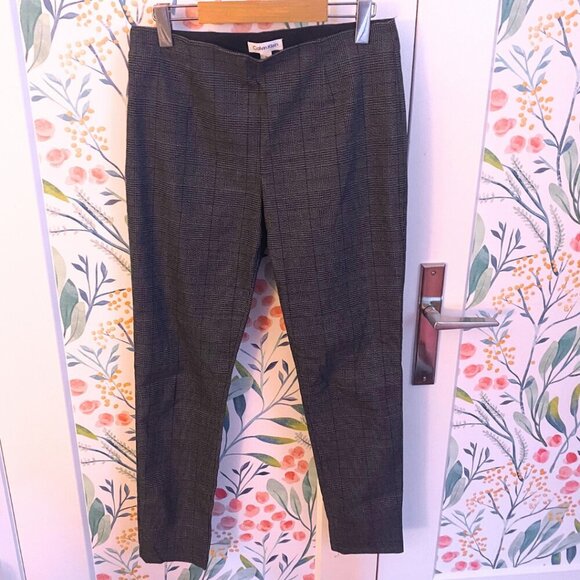 ✨ Calvin Klein Pull-On Plaid Slim Dress Pants – Size 8 | Flattering & Comfy ✨ - Picture 4 of 9